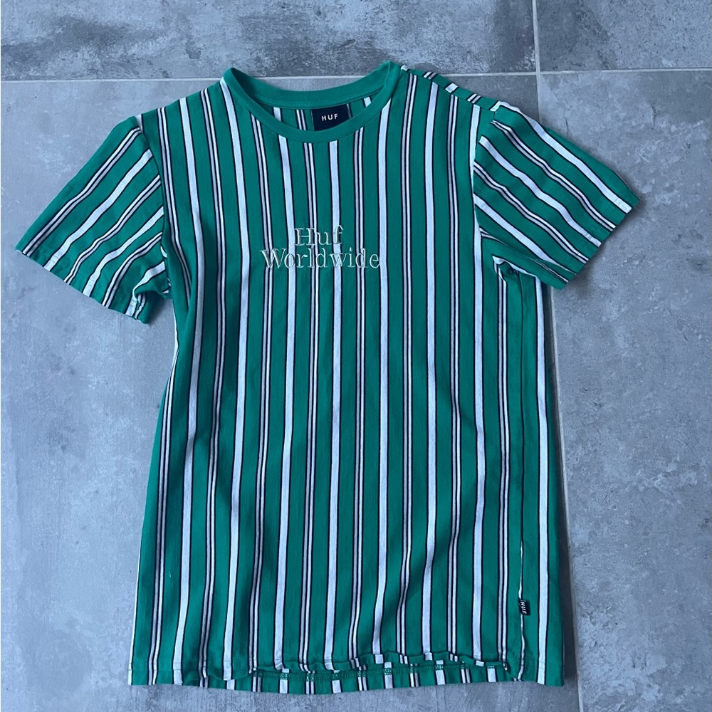 Huf T shirt young men size small -never worn